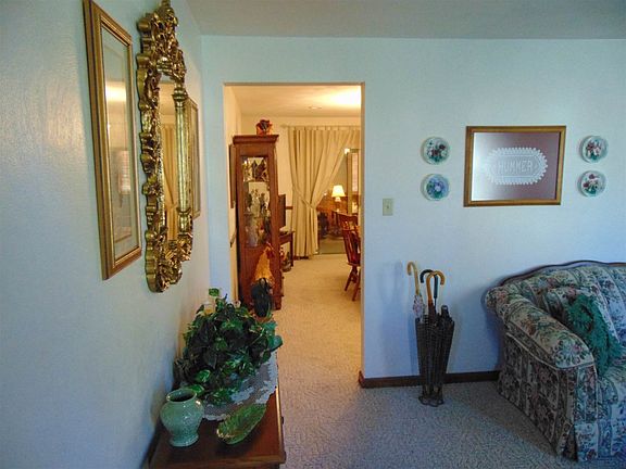 5th image of 3505 River Park Dr