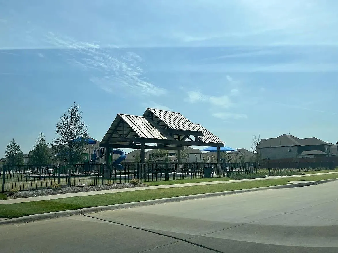 5 bed, 4.5 bath, 4000 sqft, $4,500 — Photo 3