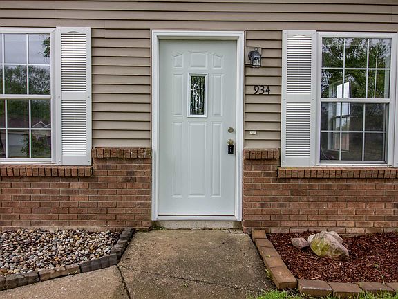 3rd image of 934 S Camden Dr