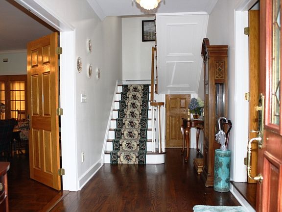 2nd image of 259 Mahopac Ave