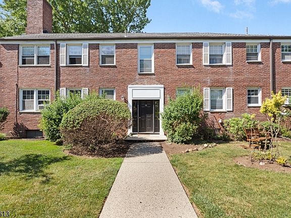 3rd image of 349 Bloomfield Ave BLDG 10 #33