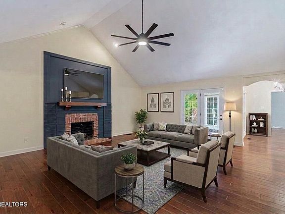 2nd image of 8511 Oxford Dr