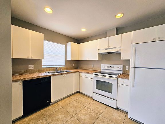 5th image of 2600 Leda Ave S