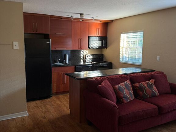 3rd image of 1531 Catherine St APT 35