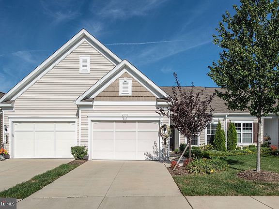 2nd image of 174 Hyannis Pl