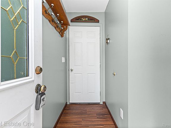 5th image of 5361 Frankwill Ave