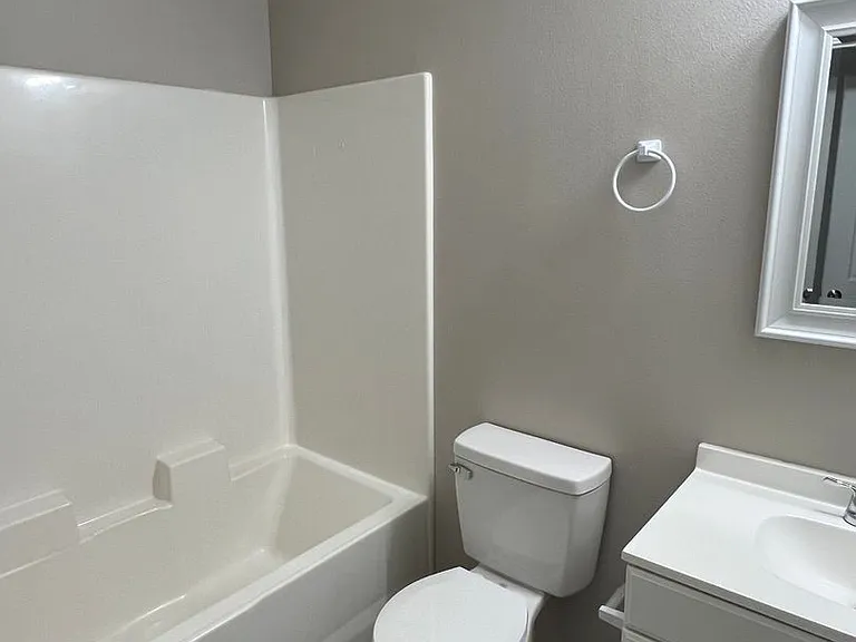 1020 S 1st Ave — Photo 8