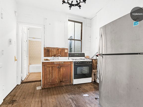 2nd image of 214 W 16th St APT 5E