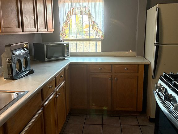 2nd image of 3651 Vashon Ln
