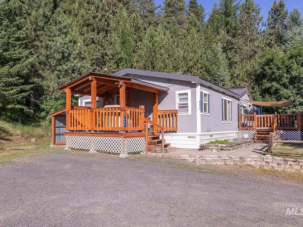 805 Bentz St, Troy, ID 83871