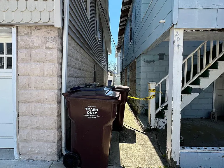 202 N Sacramento Ave #A — Photo 9