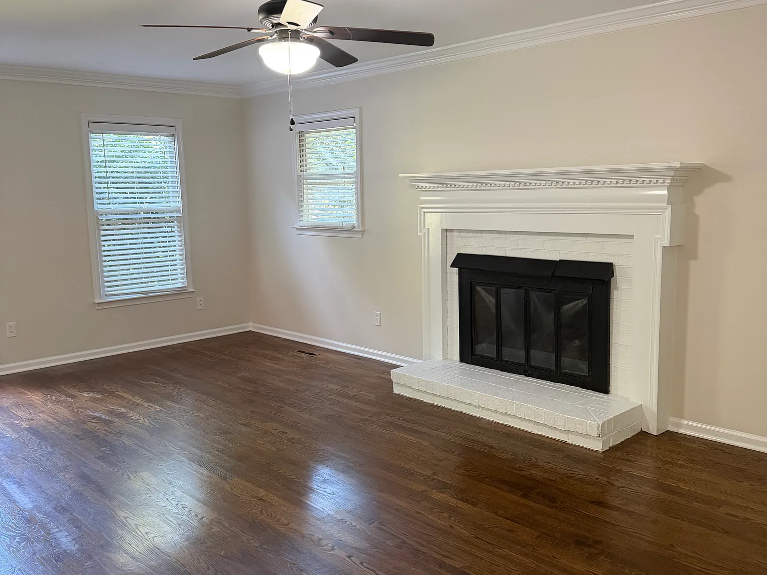 4 bed, 2.5 bath, 1915 sqft, $2,400 — Photo 2