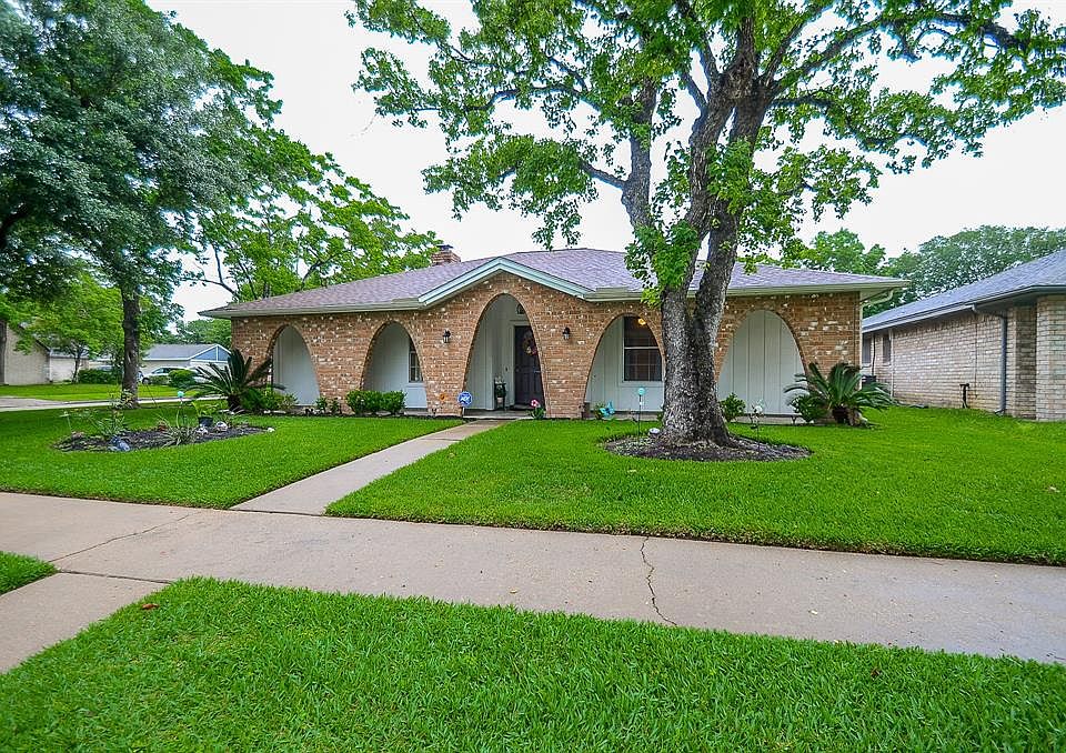 1st image of 15814 Blueberry Hill Ct