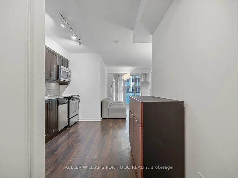 35 Bastion St #1120 — Photo 3