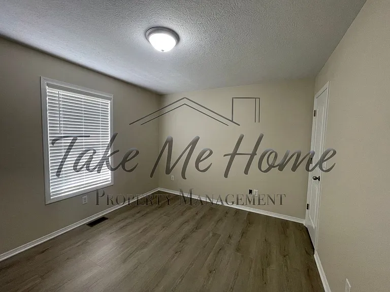 644 N Cox Ave — Photo 10