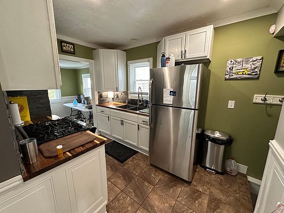 4th image of 2084 W 105th St
