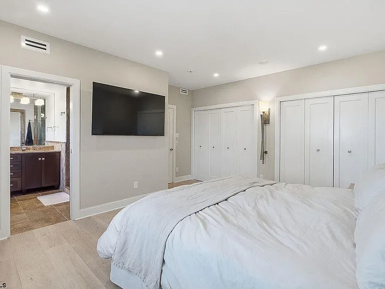 9220 Atlantic Ave #203 — Photo 4
