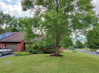 114 Meadowbrook Dr, Slingerlands, NY 12159