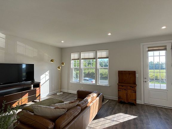4th image of 1812 Briscoe Ln