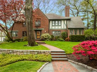 17 Huguenot Dr, Larchmont, NY 10538