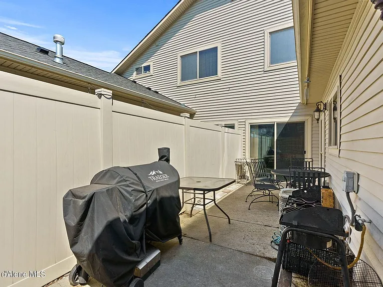 1315 E Mordyl Loop — Photo 22
