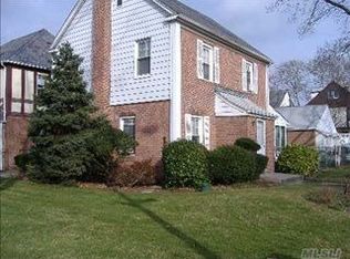21103 50th Ave, Oakland Gardens, NY 11364