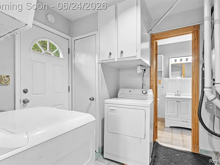 323 N Campbell Rd — Photo 17
