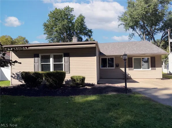 9022 Manorford Dr, Parma Heights, OH 44130