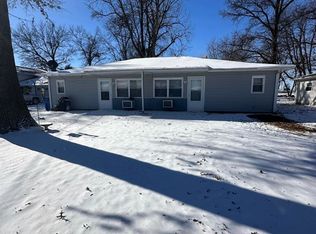 1347 N Lawrence Ave, Taylorville, IL 62568
