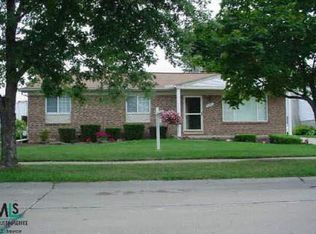 31802 Forrest Dr, Fraser, MI 48026