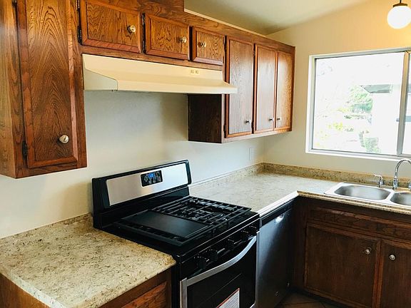 3rd image of 4834 San Gordiano Ave APT B
