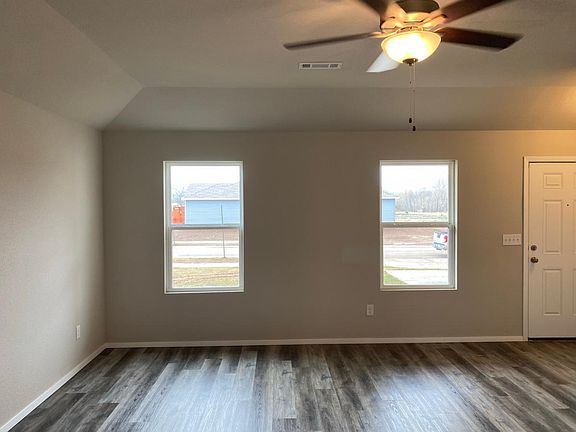 4th image of 928 Bunting St
