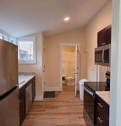 4th image of 304 Clancy St Unit 2