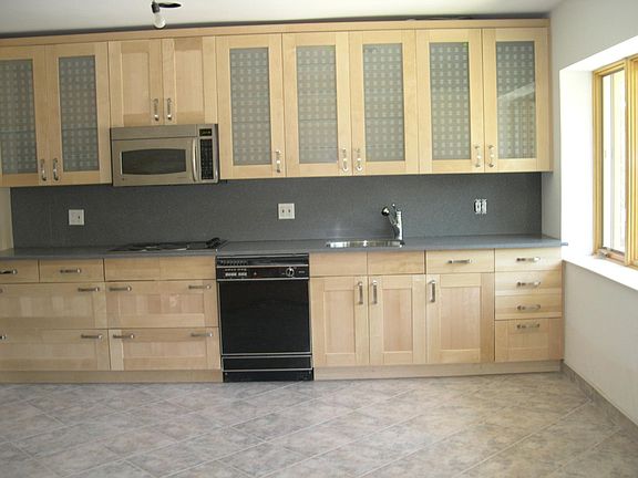 Large eat-in kitchen with plenty of cabinets, dishwasher and washer/dryer