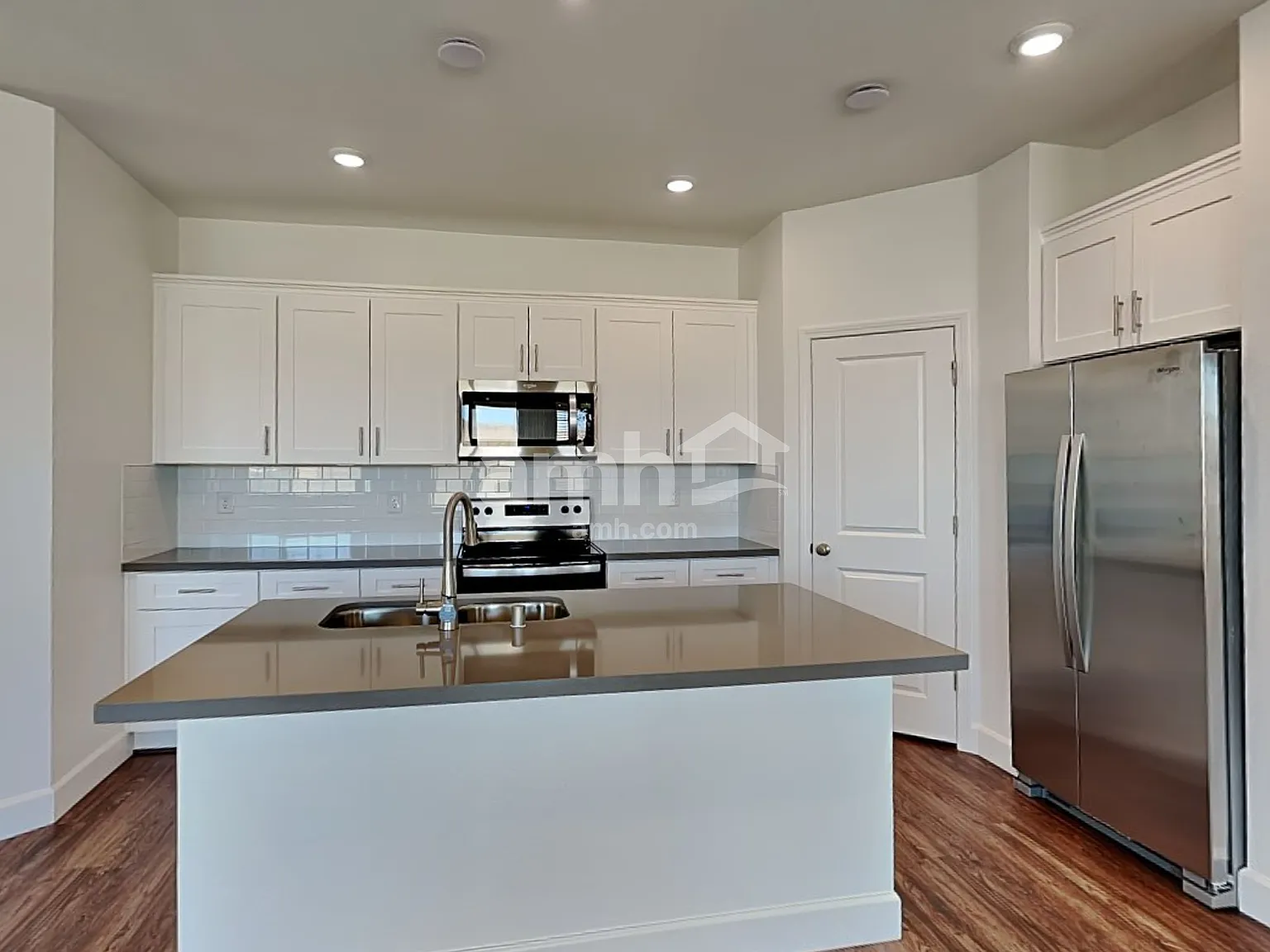 4 bed, 2.5 bath, 1996 sqft, $2,370 — Photo 4