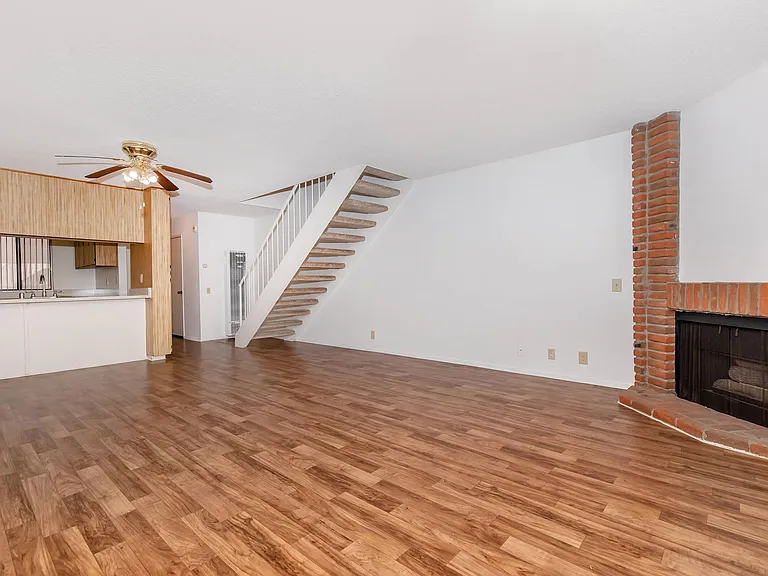 Huntington Lakes Apartments — Photo 9