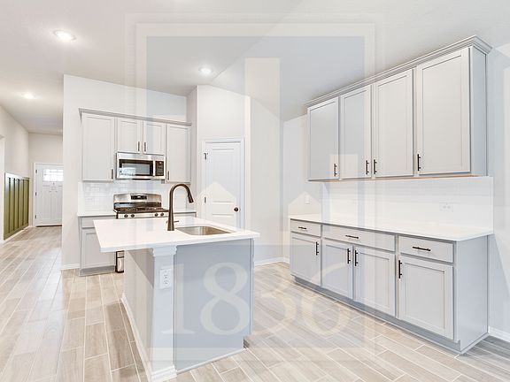3rd image of 135 Hackberry Ln