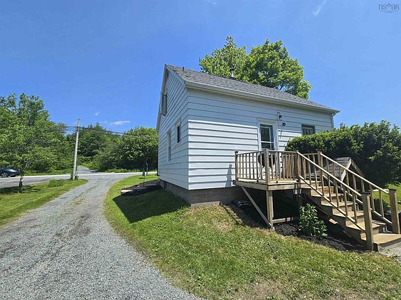 5th image of 2676 Sackville Dr
