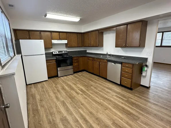 2519 W 4th St, Cedar Falls, IA 50613
