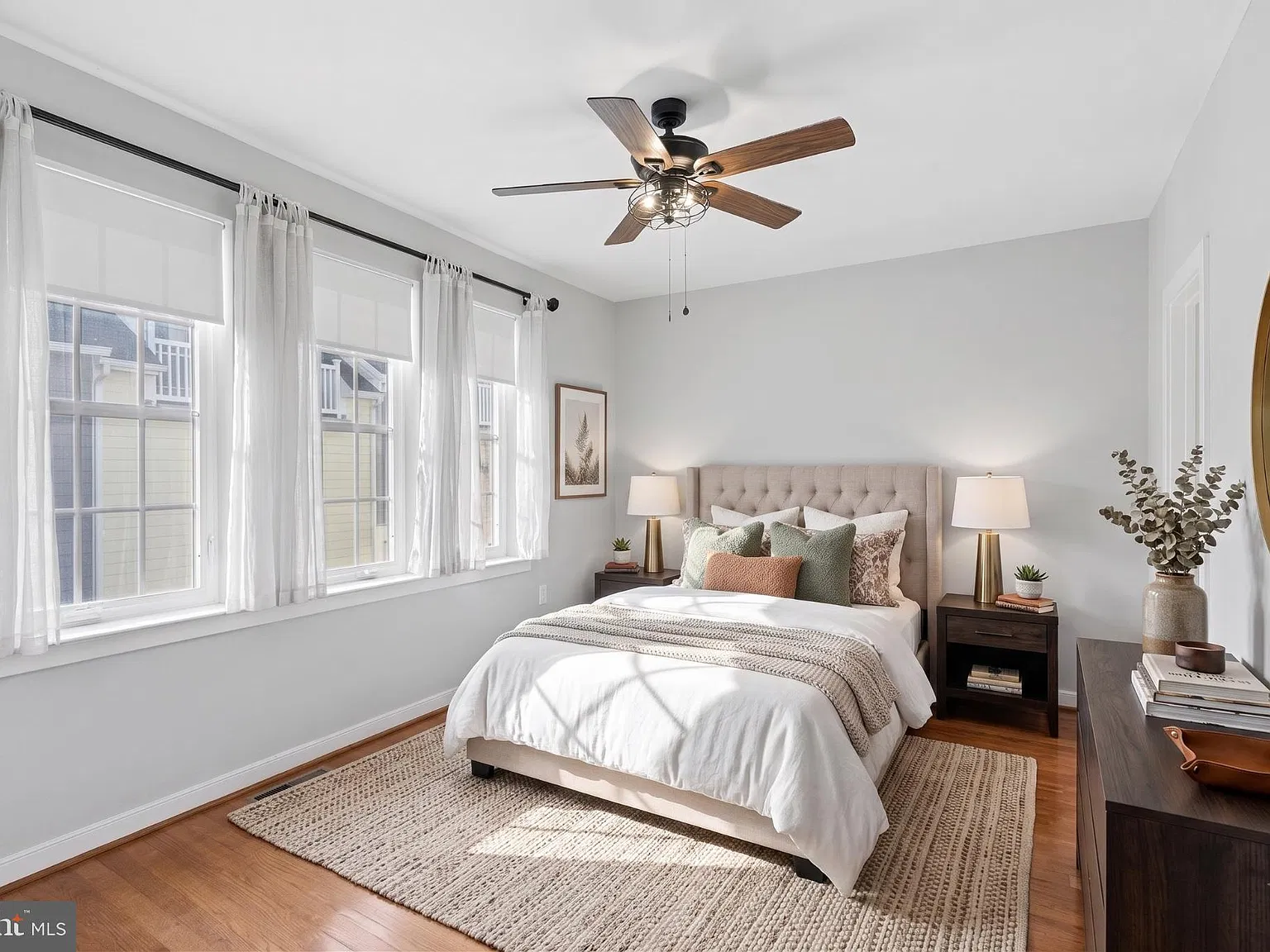 3 bed, 4.0 bath, 1944 sqft, $3,100 — Photo 3