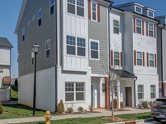 2nd image of 5029 Belmont Crossing Dr