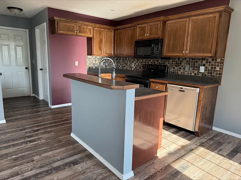 439 N Chandler Ave — Photo 16