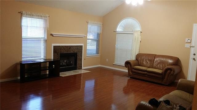 1st image of 3428 Autumn View Dr