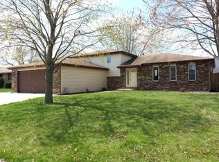 924 Lakewood Dr, Morris, IL 60450