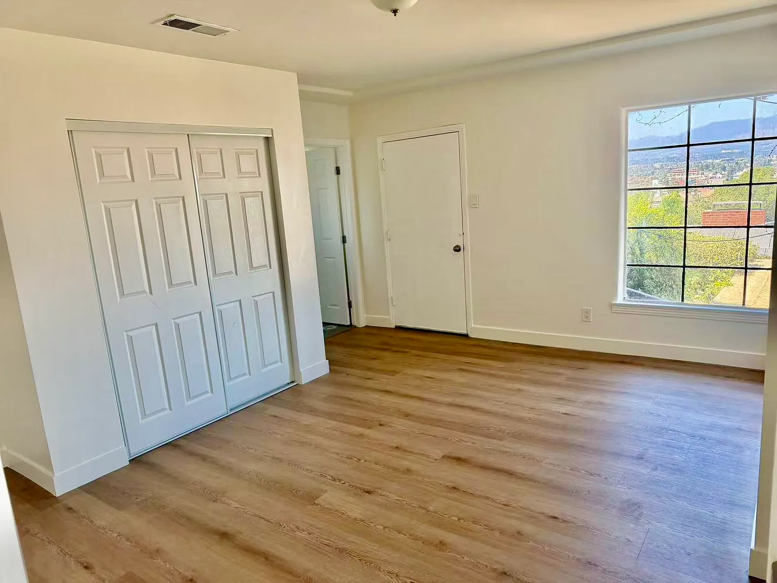 199 E Graves Ave — Photo 3