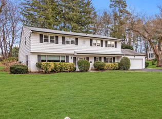 28 Cardinal Rd, Manhasset, NY 11030