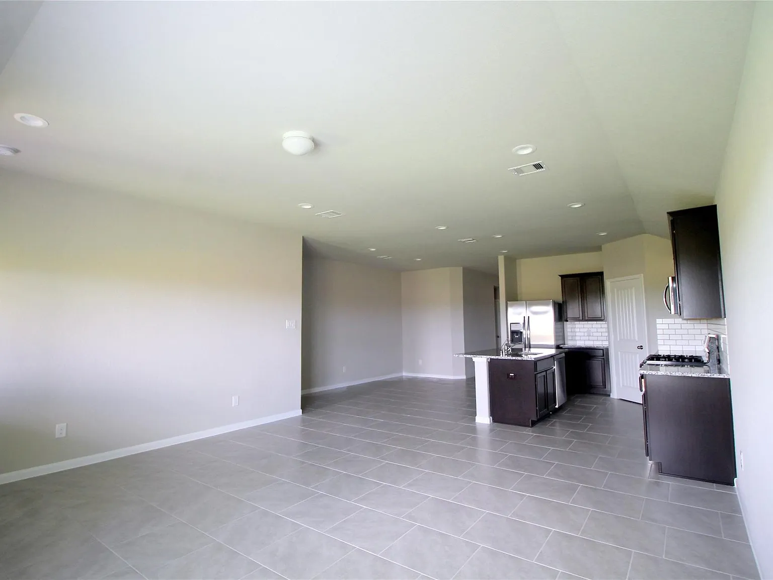 4 bed, 2.0 bath, 1836 sqft, $2,200 — Photo 4