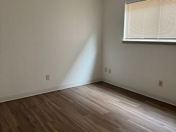 3rd image of 934 8th Ave APT 4
