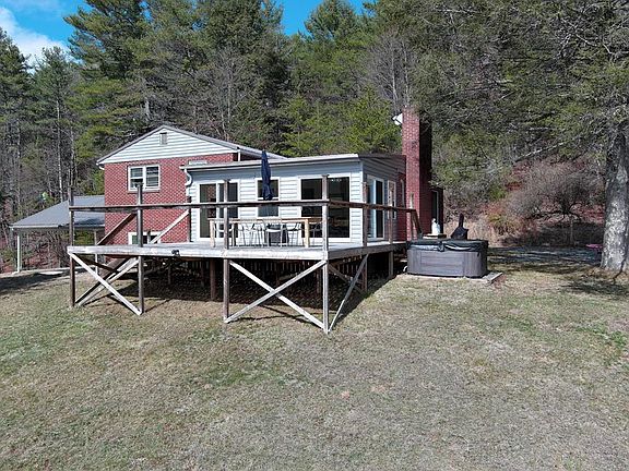 2nd image of 70 Maple Ridge Ln