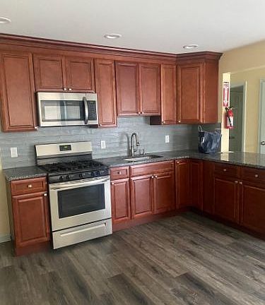 3rd image of 401A Lawrence St